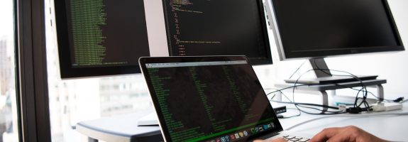 connection-data-desk-1181675-1 connection-data-desk-1181675-1